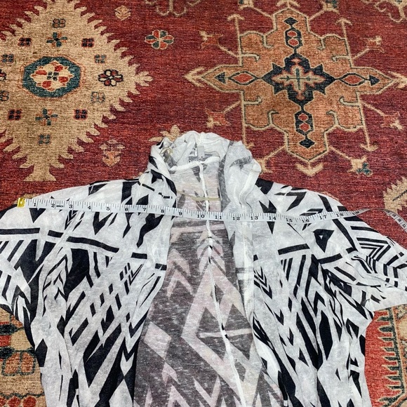 Black and White Charlotte Russe Cardigan - Picture 5 of 7